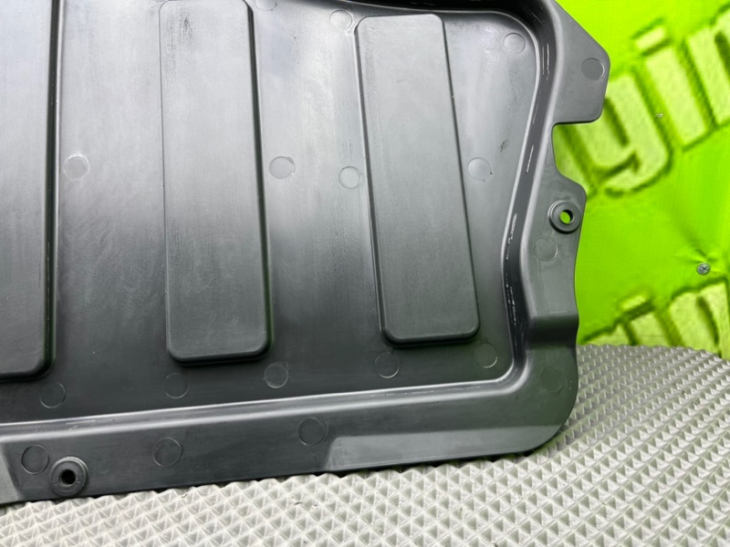 Накладка крыла, 1000 рублей, Калининград