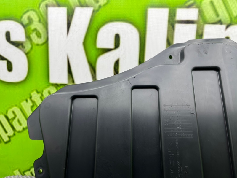 Накладка крыла, 1000 рублей, Калининград