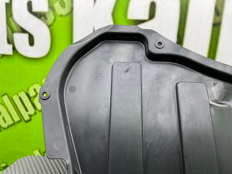 Накладка крыла, 1000 рублей, Калининград