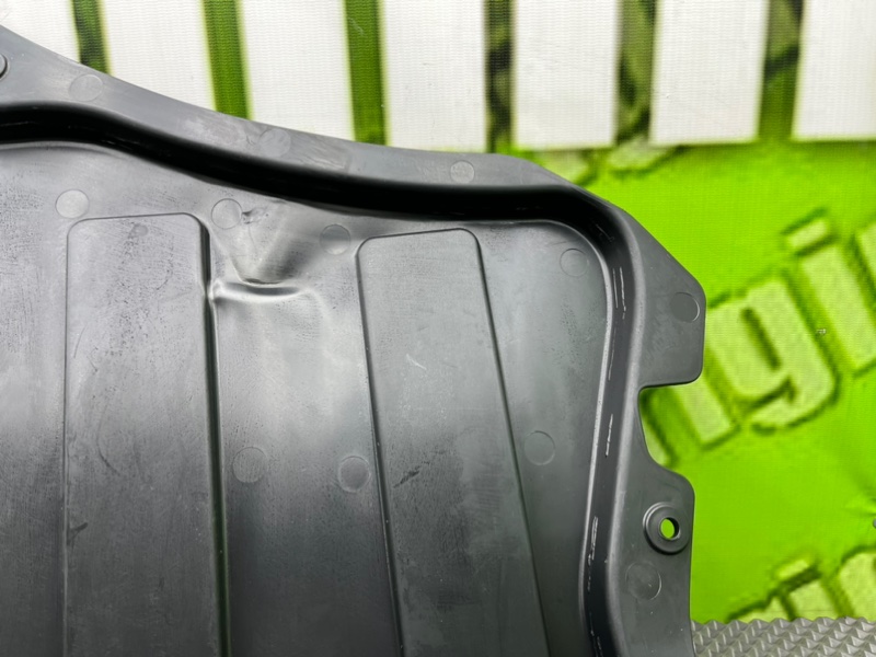 Накладка крыла, 1000 рублей, Калининград