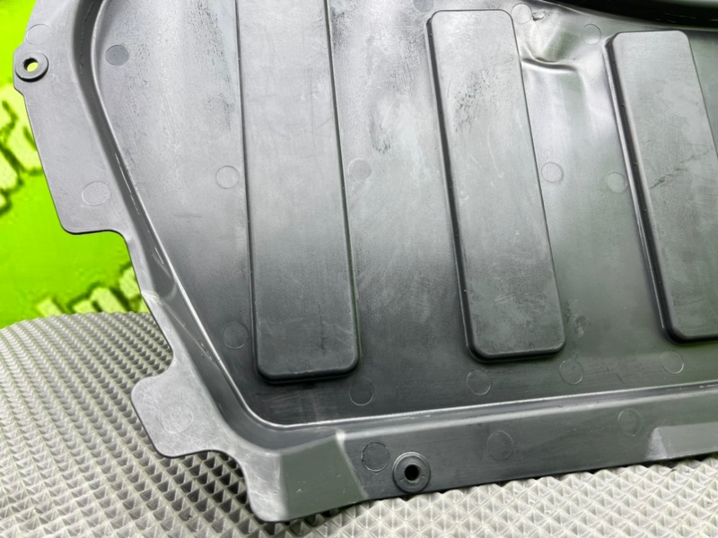 Накладка крыла, 1000 рублей, Калининград