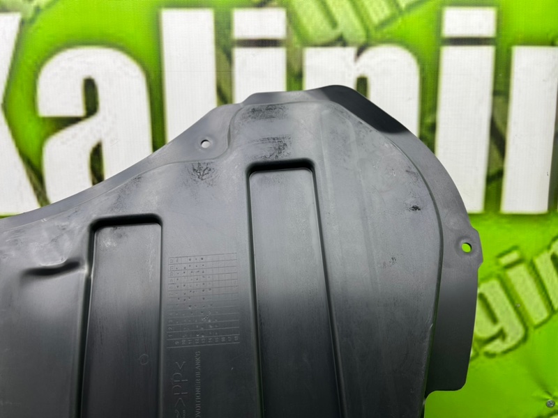 Накладка крыла, 1000 рублей, Калининград