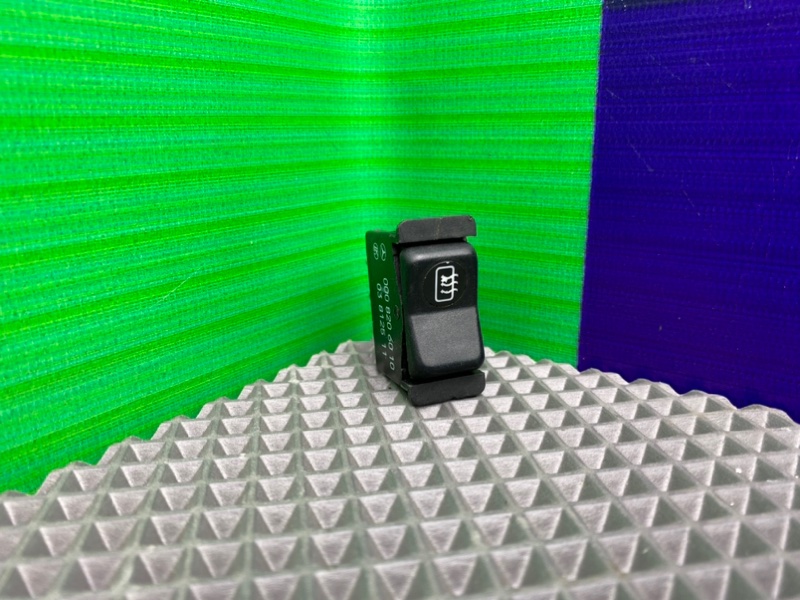 Кнопка обогрева заднего стекла, 600 рублей, Калининград