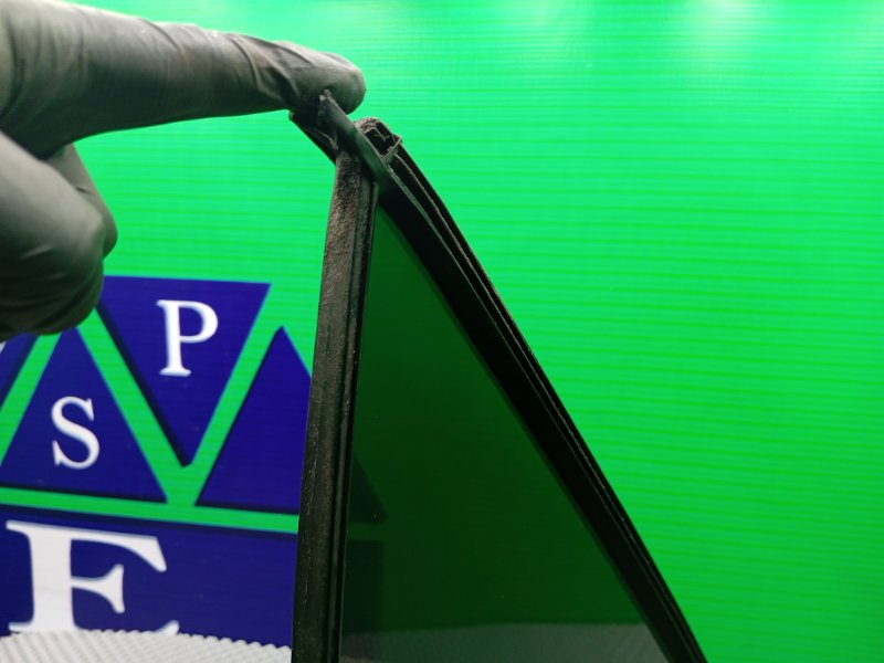 Форточка двери, 1000 рублей, Калининград