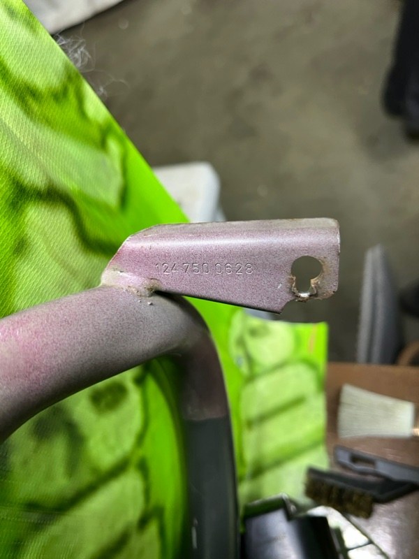 Петли багажника, 1900 рублей, Калининград