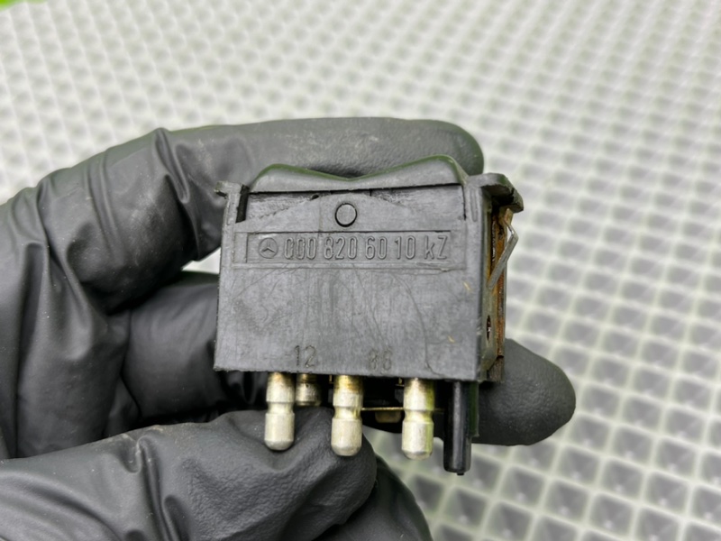 Кнопка обогрева заднего стекла, 700 рублей, Калининград