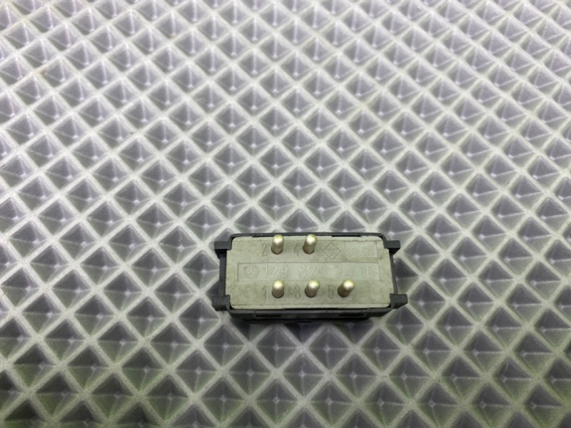 Кнопка обогрева заднего стекла, 600 рублей, Калининград