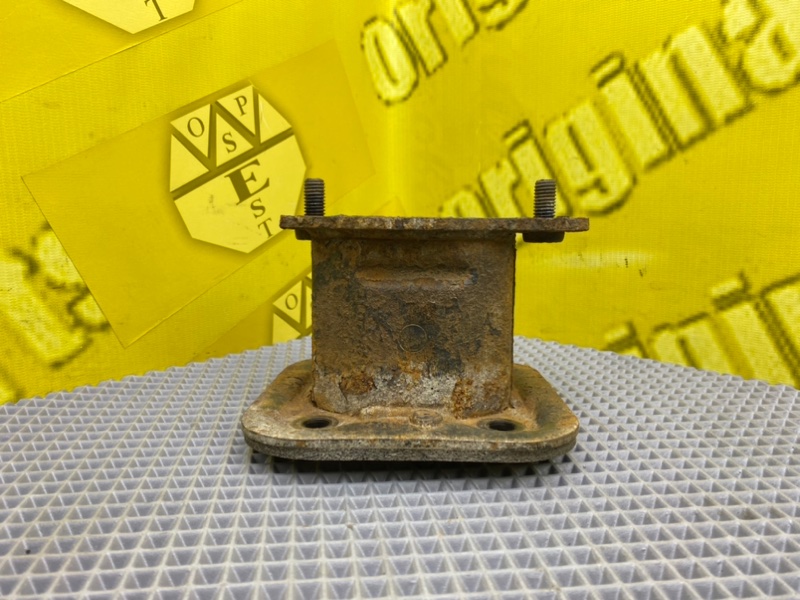 Кронштейн усилителя бампера, 1100 рублей, Калининград