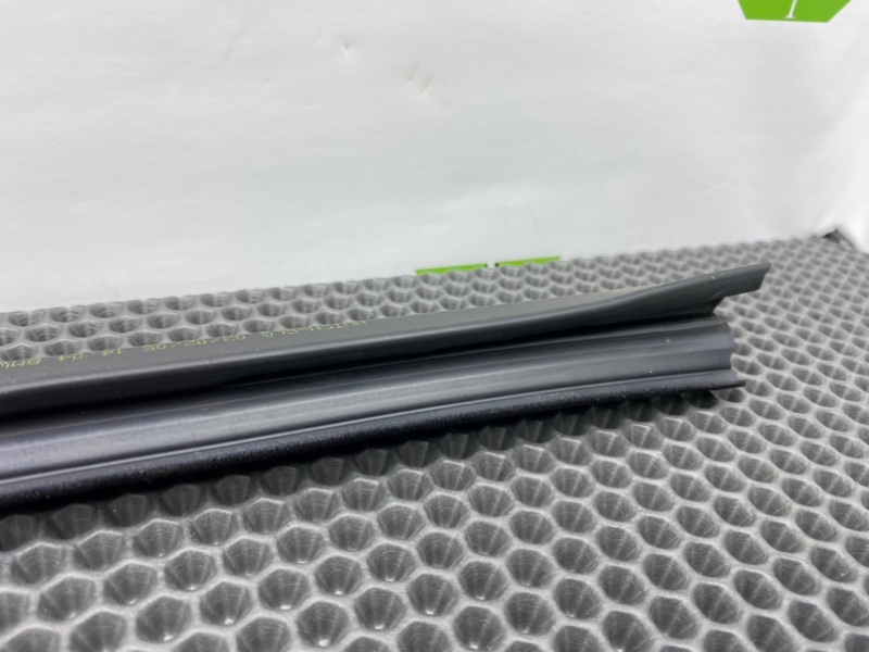 Уплотнитель стекла двери, 1100 рублей, Калининград