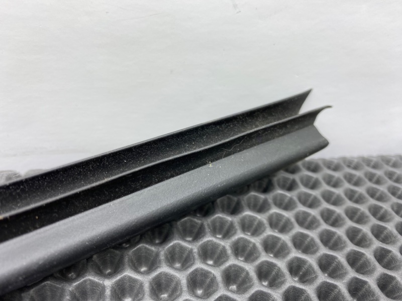 Уплотнитель стекла двери, 600 рублей, Калининград