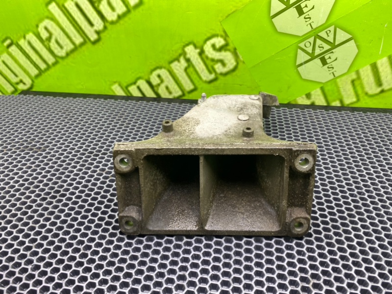 Кронштейн, 1100 рублей, Калининград