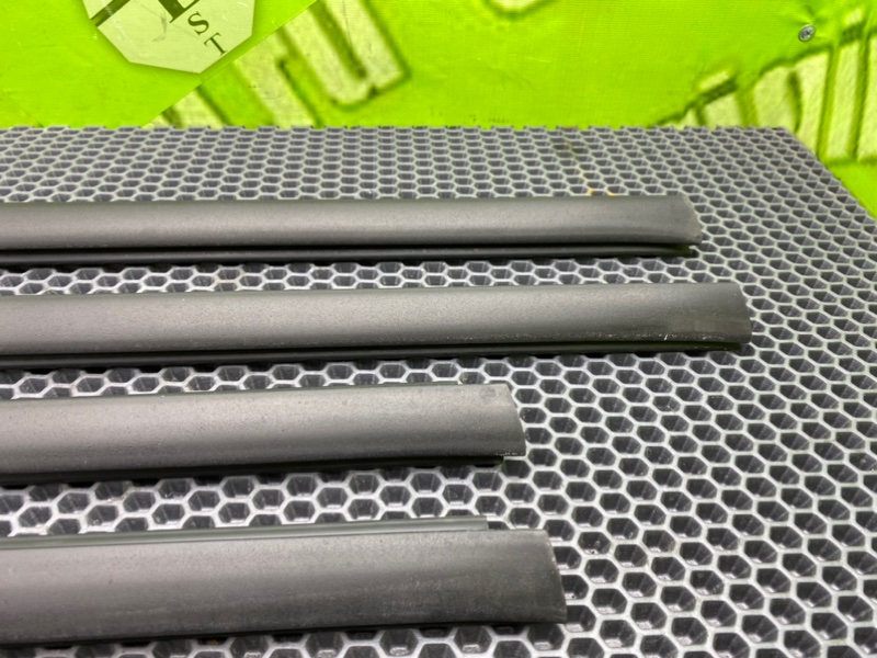 Молдинг стекла, 2000 рублей, Калининград