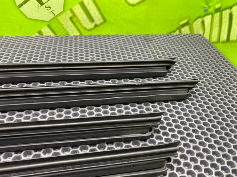 Молдинг стекла, 2000 рублей, Калининград