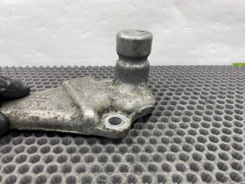 Кронштейн, 1100 рублей, Калининград