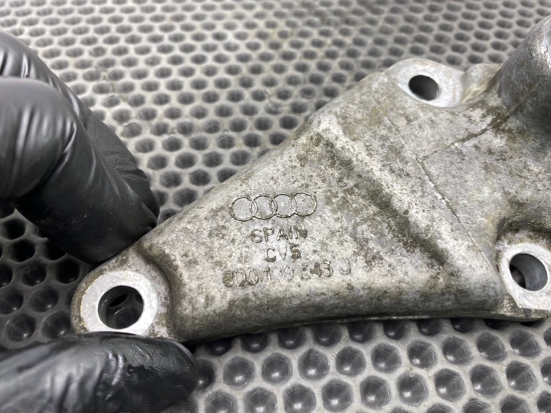 Кронштейн, 1100 рублей, Калининград