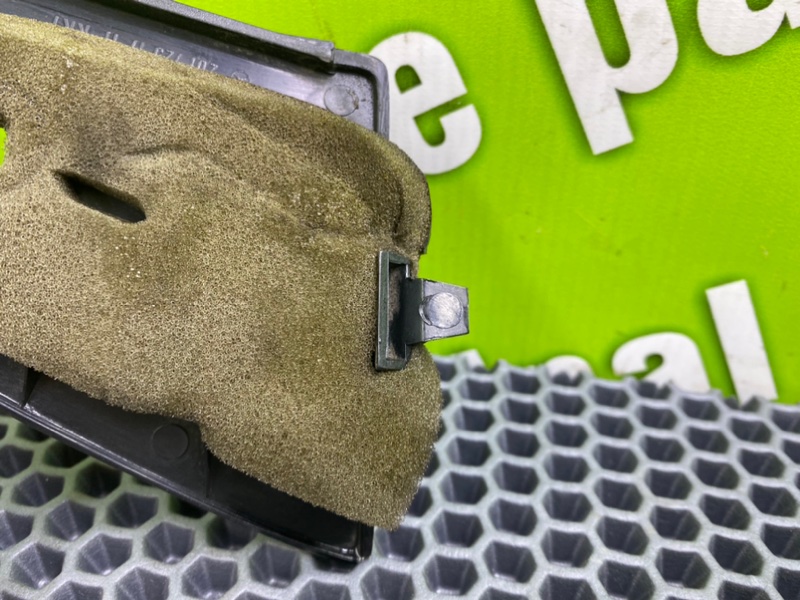 Накладка крепления зеркала, 1000 рублей, Калининград