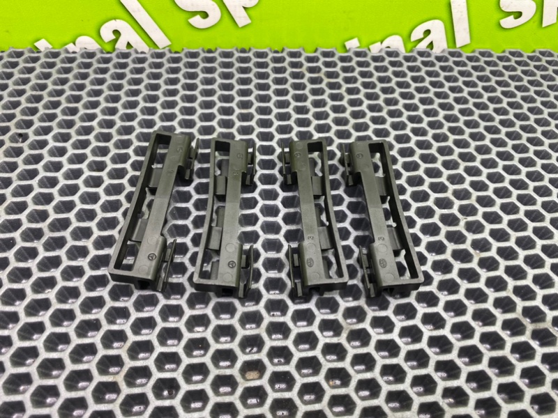 Кронштейны, 1000 рублей, Калининград