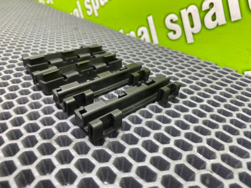 Кронштейны, 1000 рублей, Калининград