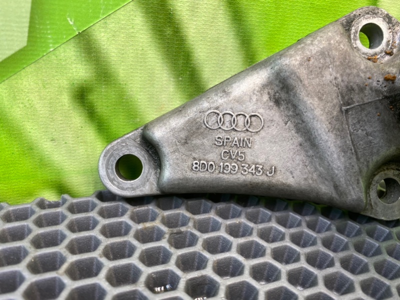 Кронштейн двигателя, 1000 рублей, Калининград