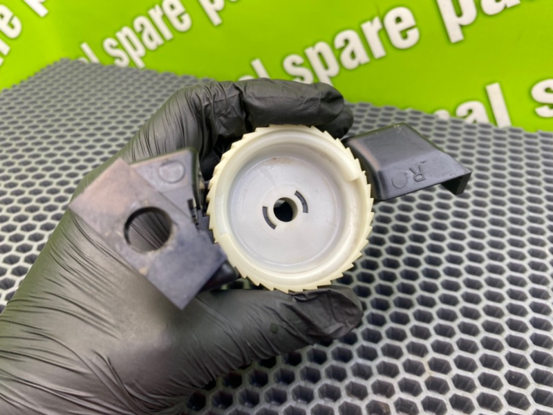 Кронштейн, 600 рублей, Калининград