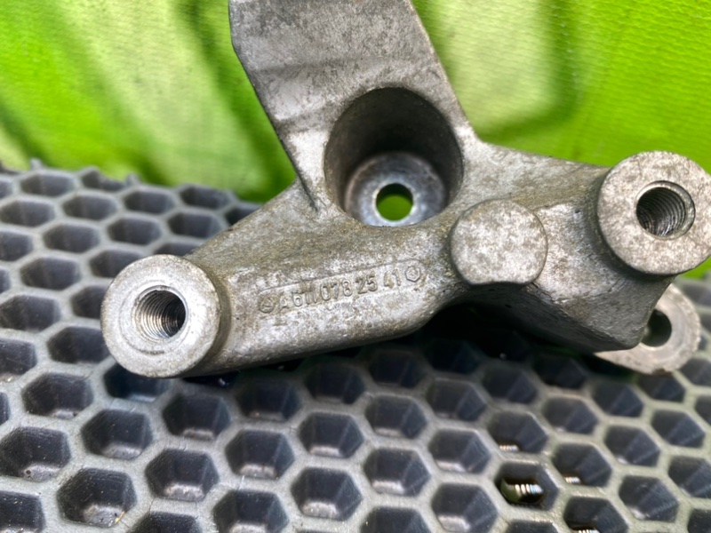 Кронштейн, 600 рублей, Калининград