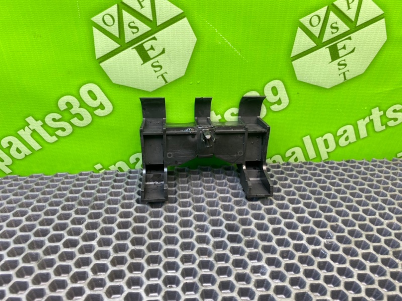 Кронштейн порога, 800 рублей, Калининград