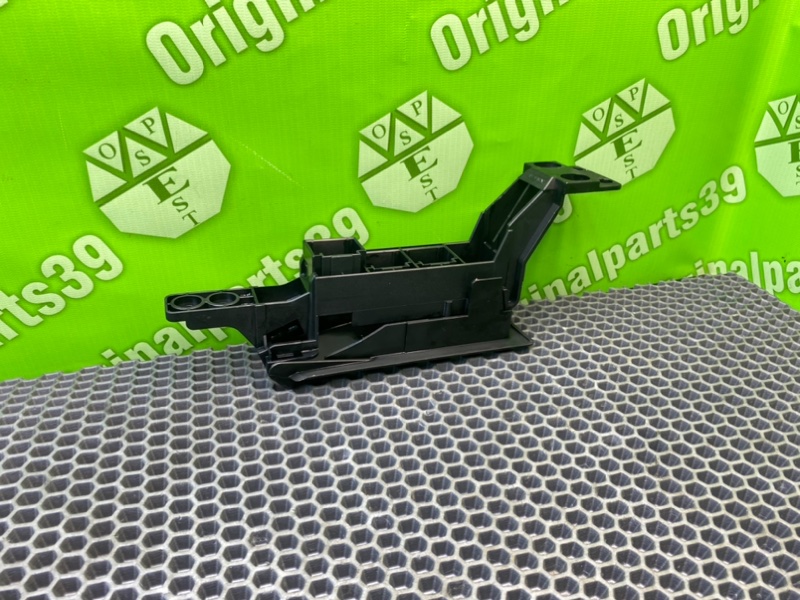 Кронштейн, 600 рублей, Калининград