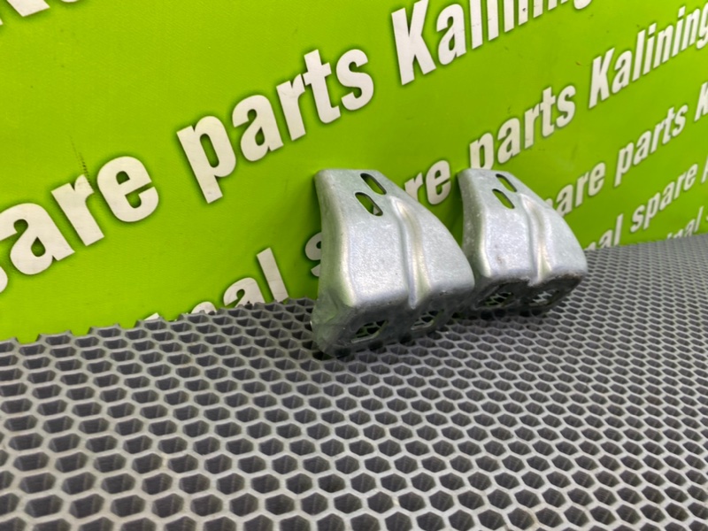 Кронштейны, 1000 рублей, Калининград