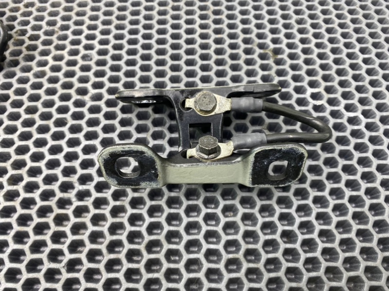 Петли багажника, 2600 рублей, Калининград