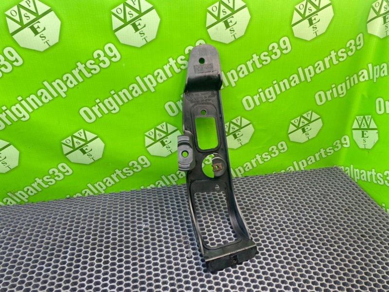 Кронштейн бампера, 1000 рублей, Калининград