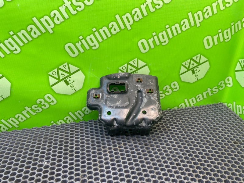 Кронштейн замка капота, 1400 рублей, Калининград