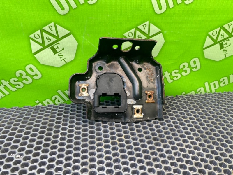 Кронштейн замка капота, 1400 рублей, Калининград