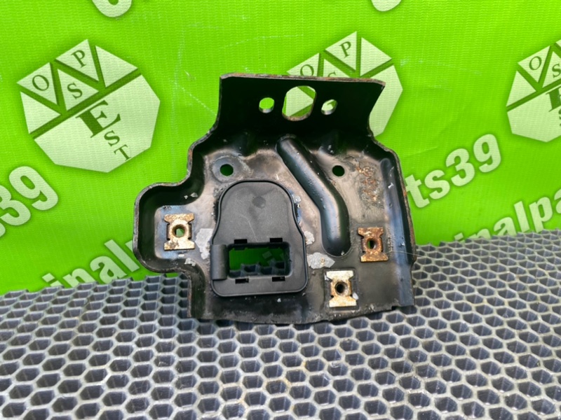 Кронштейн замка капота, 1400 рублей, Калининград