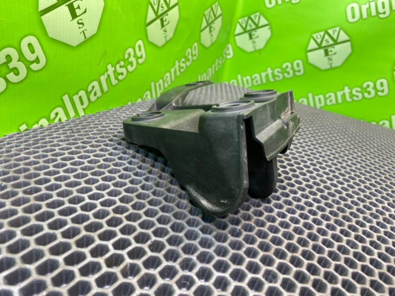 Кронштейн бампера, 1000 рублей, Калининград