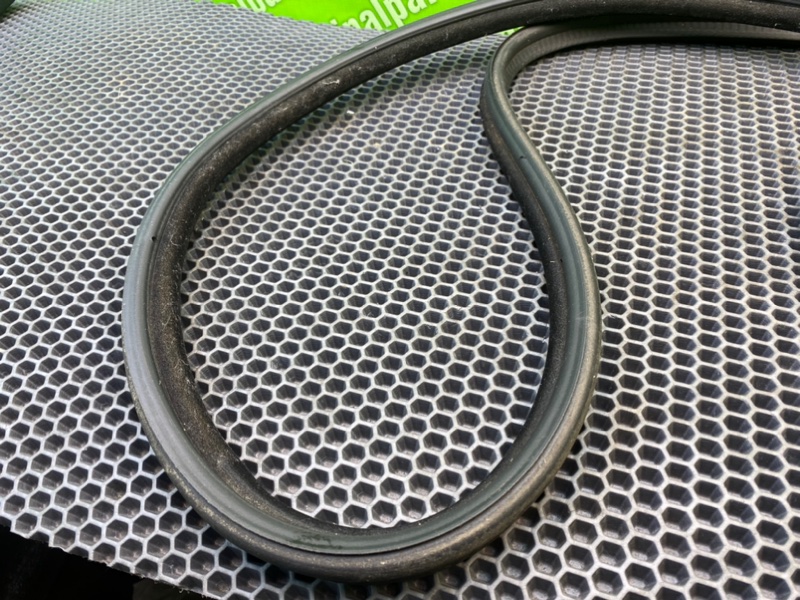 Уплотнительная резинка двери багажника, 2600 рублей, Калининград