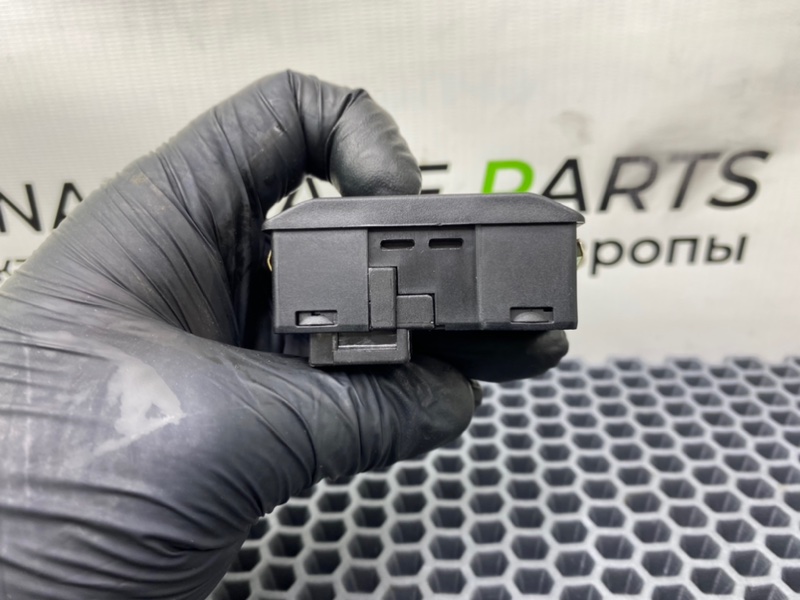 Кнопка люка, 1300 рублей, Калининград