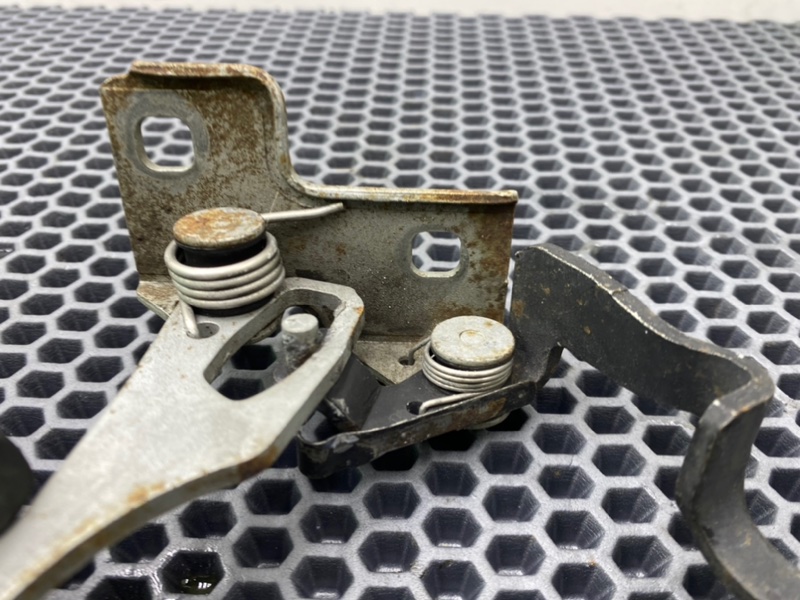 Замок капота, 2400 рублей, Калининград