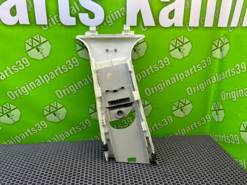 Накладка стойки, 1000 рублей, Калининград