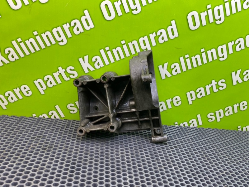 Кронштейн, 1300 рублей, Калининград