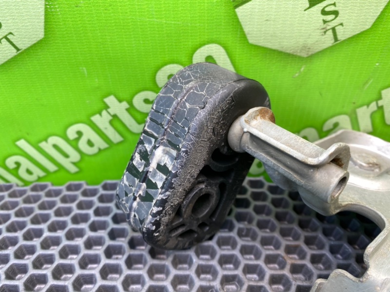 Кронштейн глушителя, 1000 рублей, Калининград