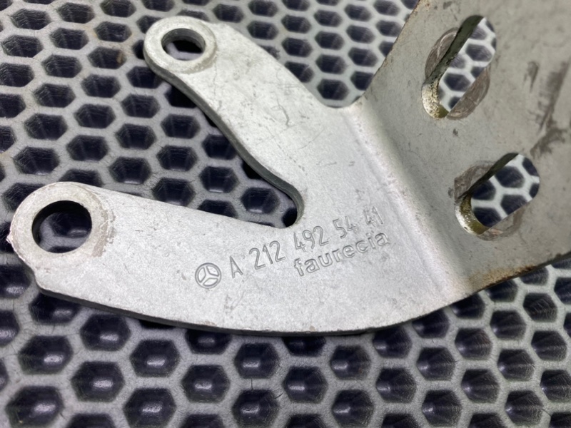 Кронштейн, 600 рублей, Калининград