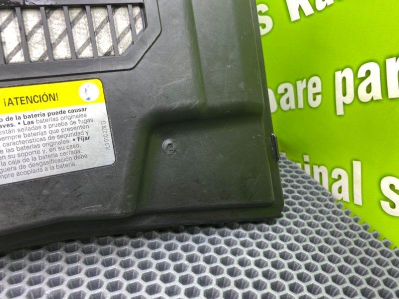 Крышка короба аккумулятора, 1000 рублей, Калининград