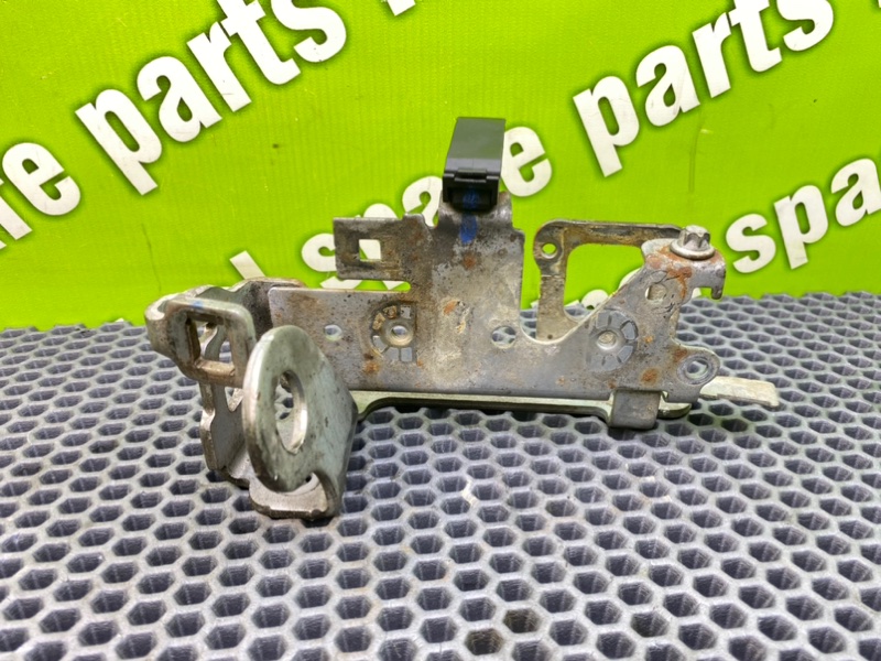 Кронштейн, 700 рублей, Калининград