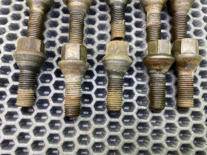 Колесные болты, 2100 рублей, Тверь