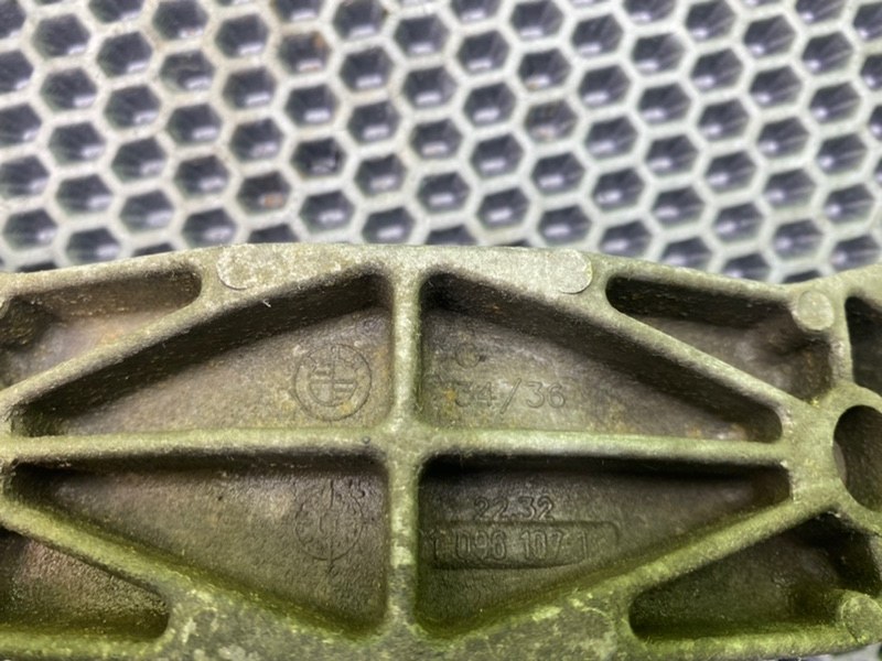 Кронштейн АКПП, 1000 рублей, Калининград