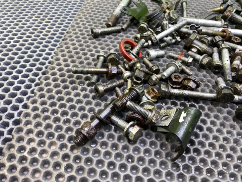 Болты, 2000 рублей, Калининград