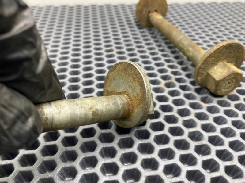 Развальные болты, 1000 рублей, Калининград