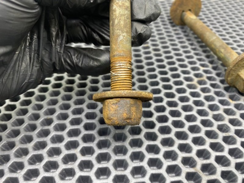 Развальные болты, 1000 рублей, Калининград