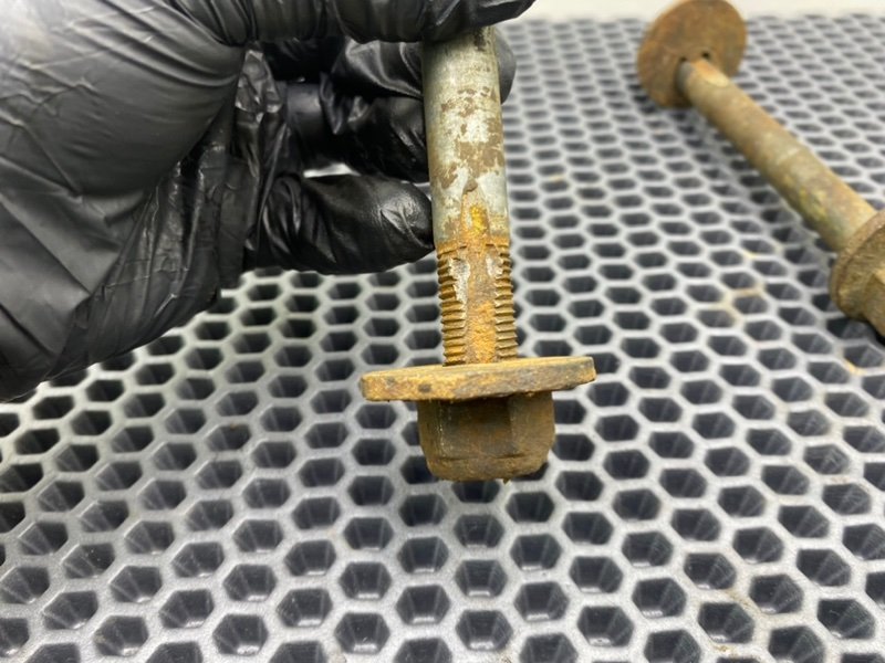 Развальные болты, 1000 рублей, Калининград