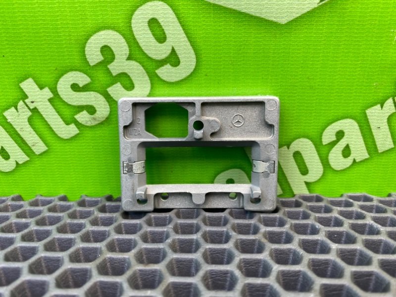 Кронштейн зеркала, 1000 рублей, Калининград